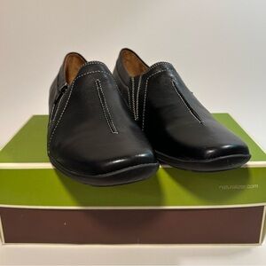 Naturalizer brand Flats 11 M in Black